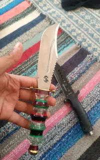 با سلام دو عدد چاقو بفروش میرسد