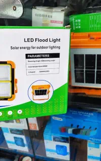 چراغ پرژکتور لامپ خورشیدی کمپ 300w پاوربانکی