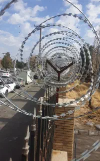 فنس کشی،جوشکاری،نصب سیم خاردار، برشکاری