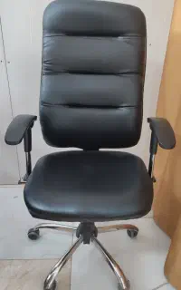 صندلی چرخ دار در حد نو