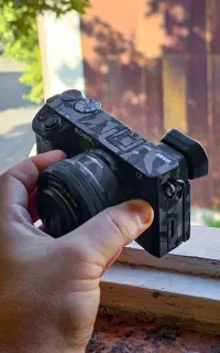 دوربین آلفا ۶۴۰۰ به همراه لنز کیت و باتری اضافه