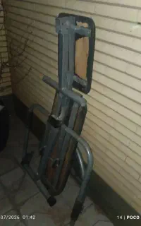 میز دراز نشست