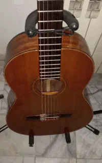 گیتار دست ساز ژاپنی