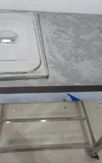 هواکش و ترولی و تابلو و نئون، ظرف سس