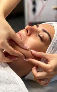 ماساژ درمانی ریلکسی صورت (فقط بانوان)