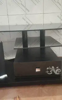 میزتلویزون شیشه ای