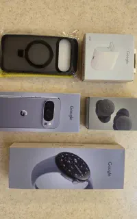 پیکسل ۱۰ پرو با ساعت، بادز ، شارژر و قاب