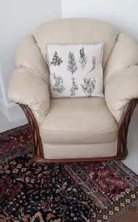 مبل چرمی تک نفره دو عدد و یک عدد سه نفره  خارجی
