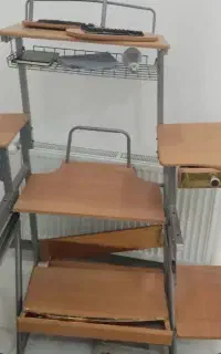 میز کامپوتر قابل استفاده برای مطالعه