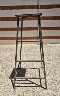 چهار پایه آهنی