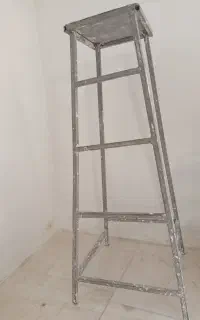 چارپایه ۴پله. اندازه یک متروبیست