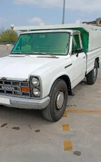 نیسان ۷۲ بی رنگ