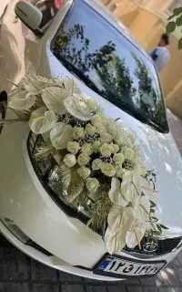 ماشین عروس.  تزیین گل ارایی درب محل شما