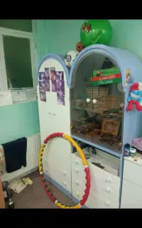 وسایل خونه ، فرش ،مبل ،کمد، میز غذا وتلفیزیون