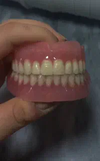 لابراتوار دندانسازی و زیبایی دهان و دندان