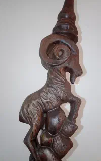 قلیان زیبای نقش دار و یک قلیان برنجه