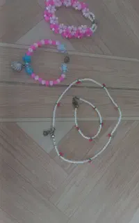 دستبند و گردنبند شیک مراوریدی ..قیمت مناسب..