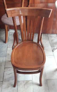 صندلی چوبی