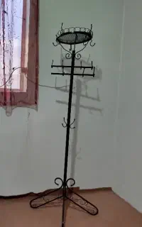 چوب لباسی فرفورژه در حد نو