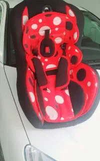 صندلی کودک داخل ماشین