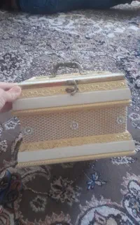 باسلام یک عدد جعبه لوازم آرایشی
