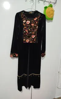 تعدادی لباس فروشی