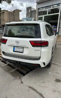 خانم برای انجام امورات پلاک خودروهای مناطق ازاد