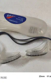 عینک شنا با شیشه ضد بخار