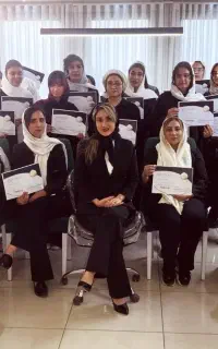 آموزش کاشت ناخن به صورت (رایگان ) هدیه بگیرید