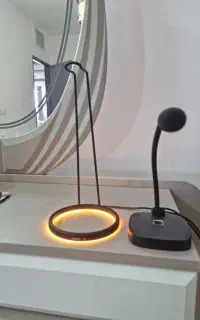 پایه هدفون و هدفون و میکروفون