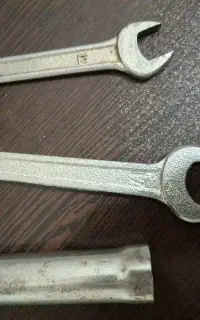 سه عدد آچار مناسب موتور سیکلت