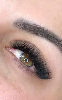 اموزش و انجام اکستنشن مژه