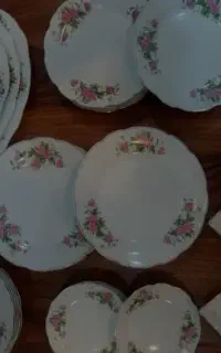 سرویس چینی گل سرخ