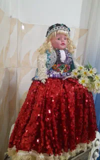 عروسک با لباس محلی