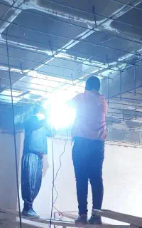 به یک کارگر ساده و یک راویز بند نیازمندیم