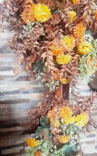 گلدان با گل مصنوعی