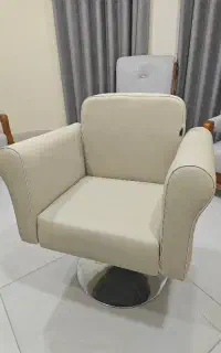 صندلی آرایشگاهی پایه بشقابی کرم