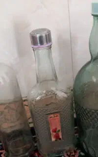 سه عدد بطری شیشه ایی