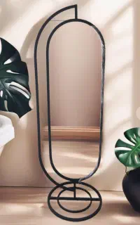 آیینه قدی دورفلزی در فروشگاه الماس