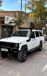 پاترول سفید ۴درب مدل ۷۱ اورحال شده