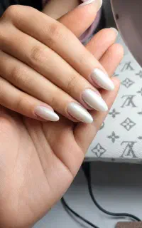 آموزش کاشت ناخن
