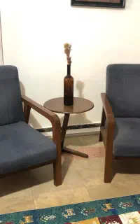 یک جفت مبل تکی چوبی