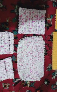 کیف و دست بند و گل