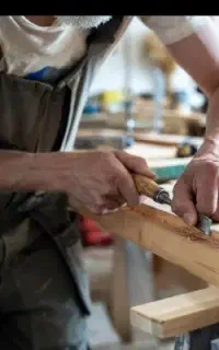 نصب و تعمیر و رگلاژ انواع درب و خدمات نجاری
