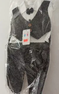لباس بچگانه سایز 2 آکبند هست اصلا باز نشده