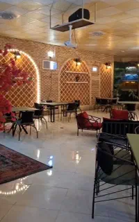 باریستا و سالن کار  کافه رستوران