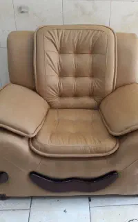 استاد کار ماهر واسه تعمیرات انواع مبلمان