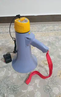بلندگو سالم وباطری خور