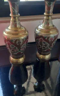 دو عدد گلدان قلم کاری شده با دست  از جنس برنز خالص