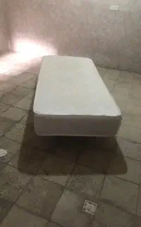 تخت چوبی یک نفره و تشک